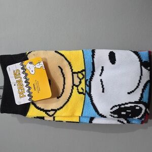 Peanuts 1 Pair of Crew socks shoe size 6 1/2-12 NWT